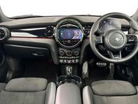 Usado Mini Cooper Hatch 134 CV (98 kW) 2023 Rojo Utilitario