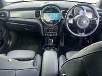 Usado Mini Cooper Exclusive 134 HP (98 kW) 2023 Prateado Citadino