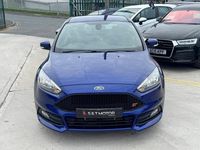 Used Ford Focus ST 250 HP (183 kW) 2017 Blue Hatchback