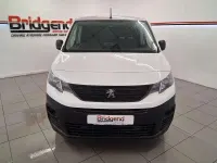 Begagnad Peugeot Partner Premium 131 HK (96 kW) 2024 Vit Minibuss
