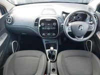 Używany Renault Captur Play 90 KM (66 kW) 2019 Niebieski SUV