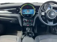 Usado Mini Cooper Classic 134 HP (98 kW) 2022 Cinzento Citadino