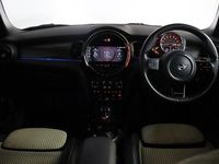 Begagnad Mini Cooper Hatch 2023 Grön Halvkombi