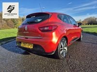 Used Renault Clio IV Dynamique 90 HP (66 kW) 2015 Red Hatchback