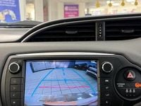 Used Toyota Yaris Hybrid 101 HP (74 kW) 2016 White Hatchback