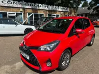Used Toyota Yaris 99 HP (72 kW) 2015 Red Hatchback