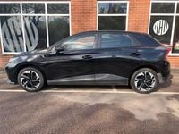 Begagnad MG MG4 EV SE 319 kW (435 HK) 2023 Svart Halvkombi