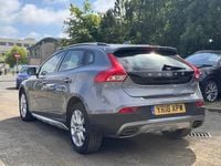 Usado Volvo V40 Pro 150 CV (110 kW) 2018 Gris Utilitario