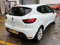 Used Renault Clio IV Play 73 HP (53 kW) 2017 White Hatchback