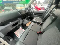 Second-hand Vauxhall Vivaro Sportive 100 CP (73 kW) 2021 Alb Monovolum