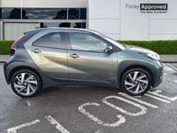 Used Toyota Aygo X 72 HP (52 kW) 2022 Khaki green SUV