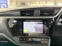 Used Toyota Auris Hybrid 136 HP (100 kW) 2017 White and black Hatchback