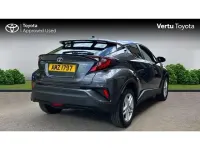 Używany Toyota C-HR 122 KM (89 kW) 2023 Szary SUV