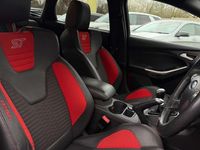 Used Ford Focus ST 250 HP (183 kW) 2014 Red Hatchback