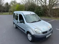 Usado Renault Kangoo Authentique 106 HP (77 kW) 2009 Cinzento Monovolume