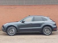 Used Porsche Macan Turbo 440 HP (323 kW) 2020 Grey SUV