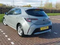 Usado Toyota Corolla 122 CV (89 kW) 2021 Gris Utilitario