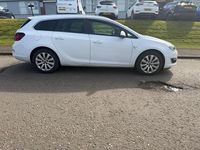Used Vauxhall Astra Elite 2014 White Estate