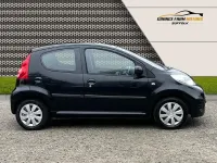 Begagnad Peugeot 107 68 HK (50 kW) 2010 Svart Halvkombi