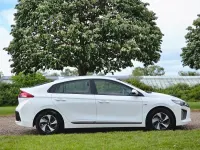 Used Hyundai Ioniq SE 141 HP (103 kW) 2018 White Hatchback