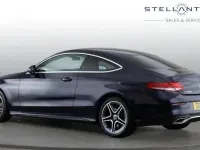 Usado Mercedes C200 AMG line 195 CV (143 kW) 2021 Azul Coupe