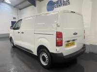 Begagnad Citroën Dispatch 2023 Vit Minibuss