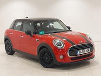 Begagnad Mini Cooper Classic 136 HK (100 kW) 2019 Röd Halvkombi