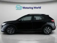 Usado Kia Stonic 99 CV (72 kW) 2022 Negro SUV