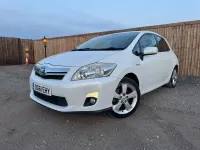 Used Toyota Auris Hybrid 2011 White Hatchback