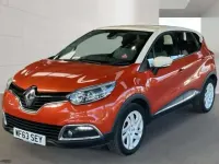 Used Renault Captur Dynamique 90 HP (66 kW) 2013 Orange and cream SUV