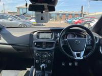 Usado Volvo V40 R-Design 117 CV (86 kW) 2016 Azul Utilitario
