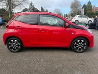 Begagnad Toyota Aygo X-plore 2018 Röd Halvkombi