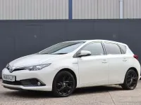 Used Toyota Auris Hybrid Design 2016 White Hatchback