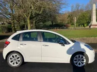 Used Citroën C3 SELECTION 90 HP (66 kW) 2014 White Hatchback