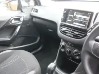 Used Peugeot 208 Active 82 HP (60 kW) 2014 Sparkling silver metallic Hatchback