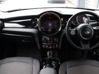 Begagnad Mini Cooper Classic 134 HK (98 kW) 2022 Grön Halvkombi