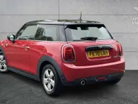 Używany Mini Cooper Classic 136 KM (100 kW) 2021 Czerwony Hatchback