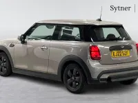 Usado Mini ONE Classic 101 CV (74 kW) 2022 Gris Utilitario