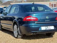 Usado Skoda Superb Elegance 170 CV (125 kW) 2012 Azul Utilitario