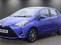 Used Toyota Yaris 100 HP (73 kW) 2018 Blue Hatchback