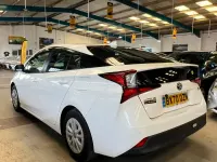 Used Toyota Prius 140 HP (102 kW) 2026 White Hatchback