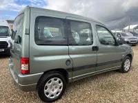 Used Peugeot Partner 2009 Green MPV