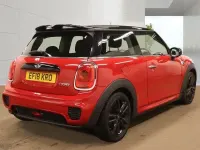 Usado Mini Cooper Hatch 2018 Rojo Utilitario