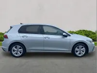 Begagnad VW Golf VIII Life 150 HK (110 kW) 2023 Silver Halvkombi