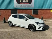 Used Renault Clio Iconic 100 HP (73 kW) 2019 White Hatchback