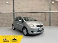 Begagnad Toyota Yaris 2008 Silver Halvkombi