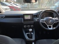 Used Renault Clio V Iconic 90 HP (66 kW) 2022 Hatchback