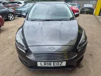 Usado Ford Focus Zetec 125 HP (91 kW) 2018 Cinzento Citadino