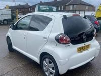 Used Toyota Aygo Style 68 HP (50 kW) 2013 White Hatchback