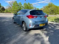 Used Toyota Auris Hybrid 136 HP (100 kW) 2014 Blue Hatchback